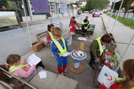 ETM NA PARKIRIŠČU V CENTRU CERKNICE 19 FOTO LJUBO VUKELIČ